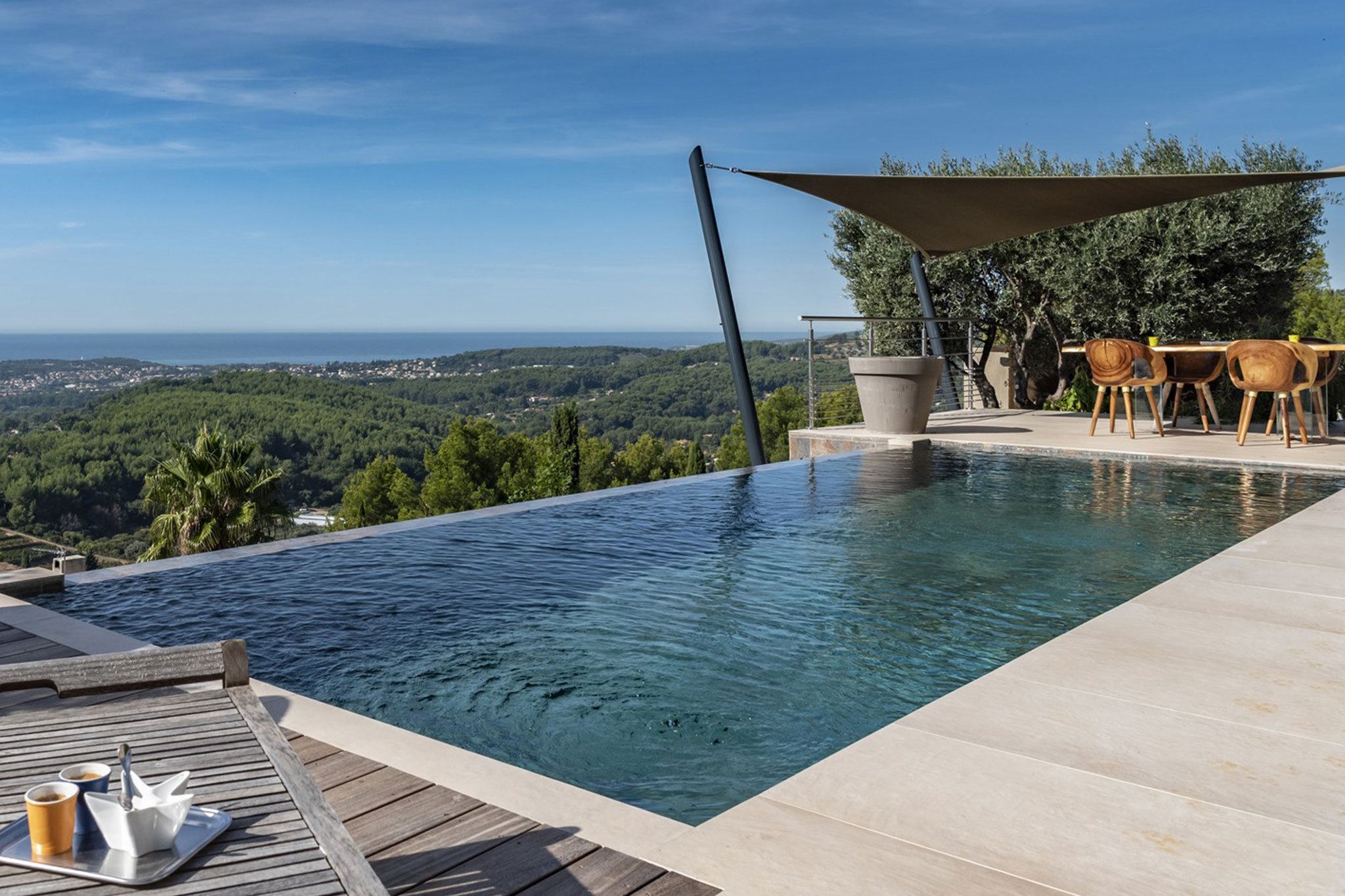 MGV piscines béton spécialiste en construction de piscine dans le Vaucluse PACA